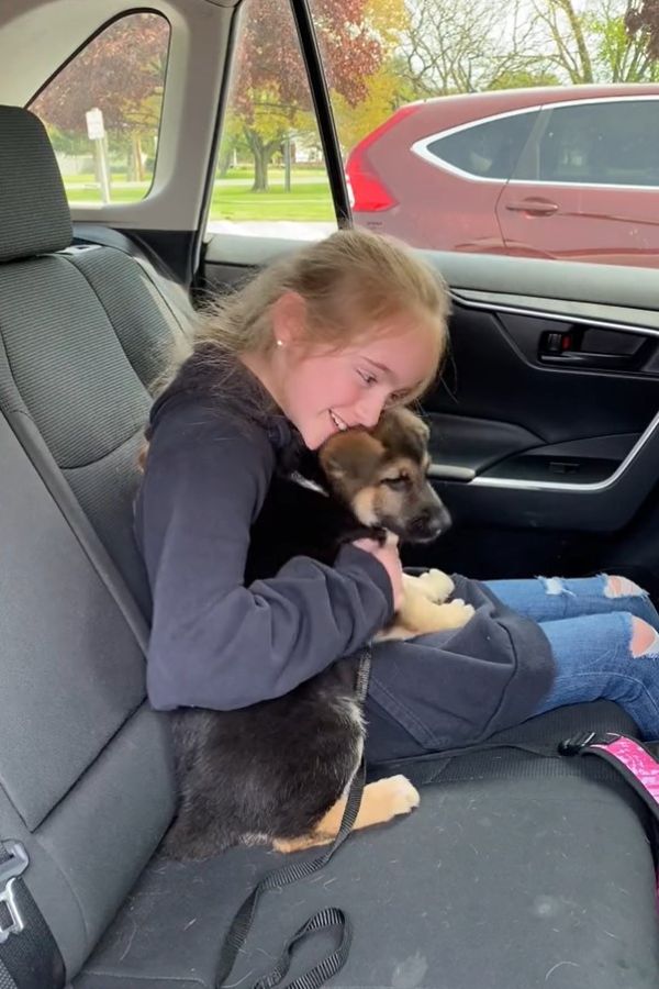 girl hugging the pup